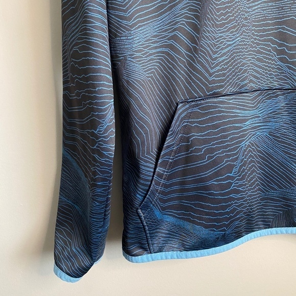 Under Armour Youth Black/Blue Wave Line Design Athletic Pullover Hoodie Size YXL - Picture 3 of 13